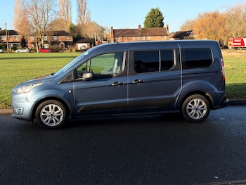 Used Ford Grand Tourneo Connect 2019 for sale - 77032837: Photo