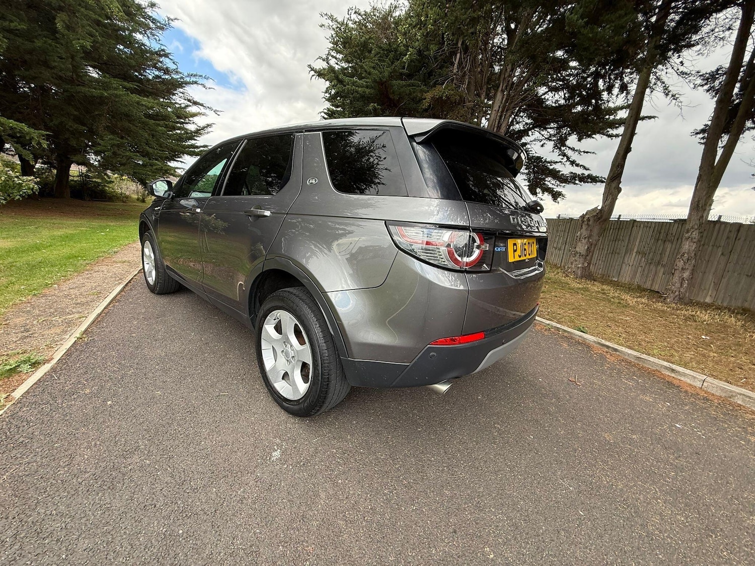 Used Land Rover Discovery Sport 2016 for sale - 76688830: Photo 2