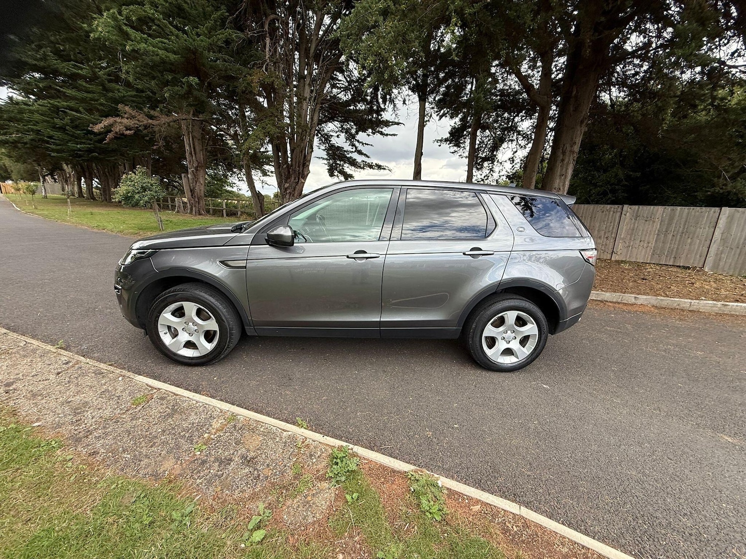 Used Land Rover Discovery Sport 2016 for sale - 76688830: Photo 3