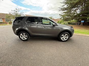 Used Land Rover Discovery Sport 2016 for sale - 76688830: Photo
