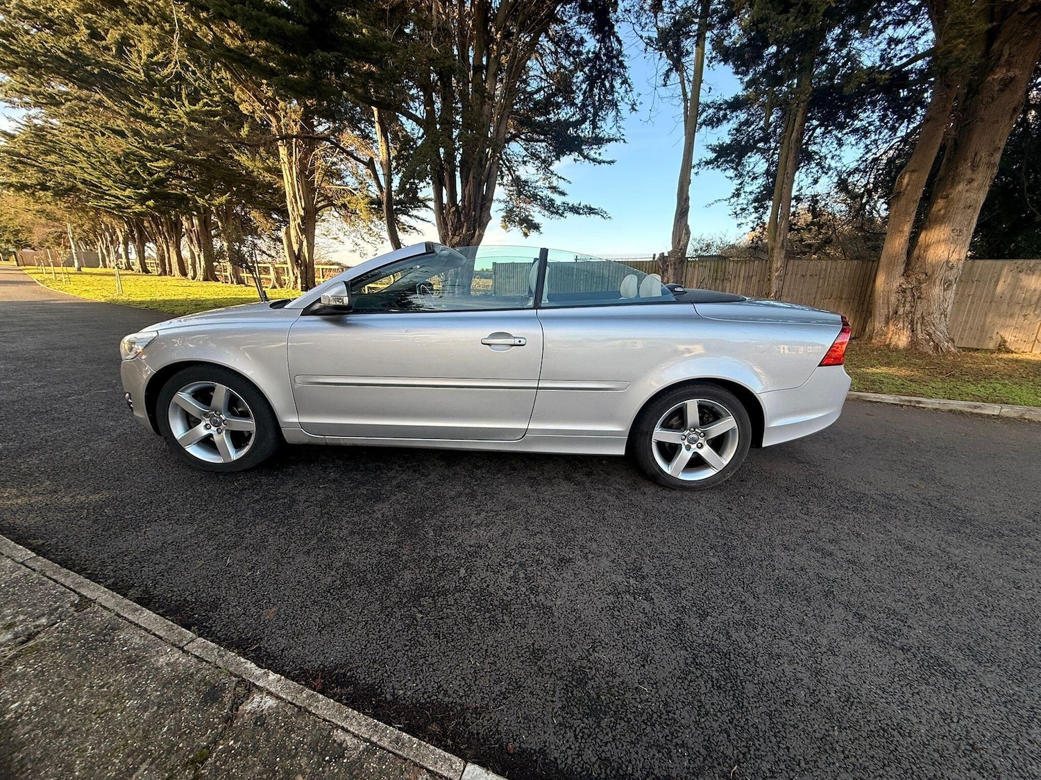 Used Volvo C70 2010 for sale - 77351334: Photo 5