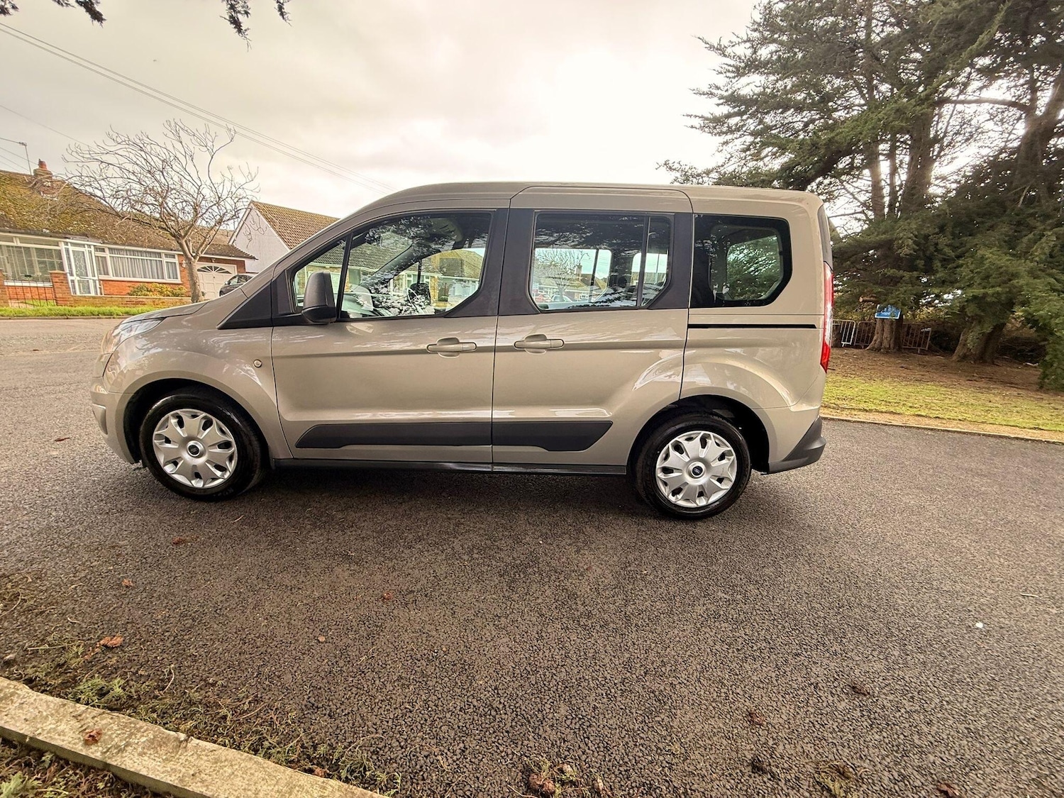Used Ford Tourneo Connect 2015 for sale - 77550587: Photo 3