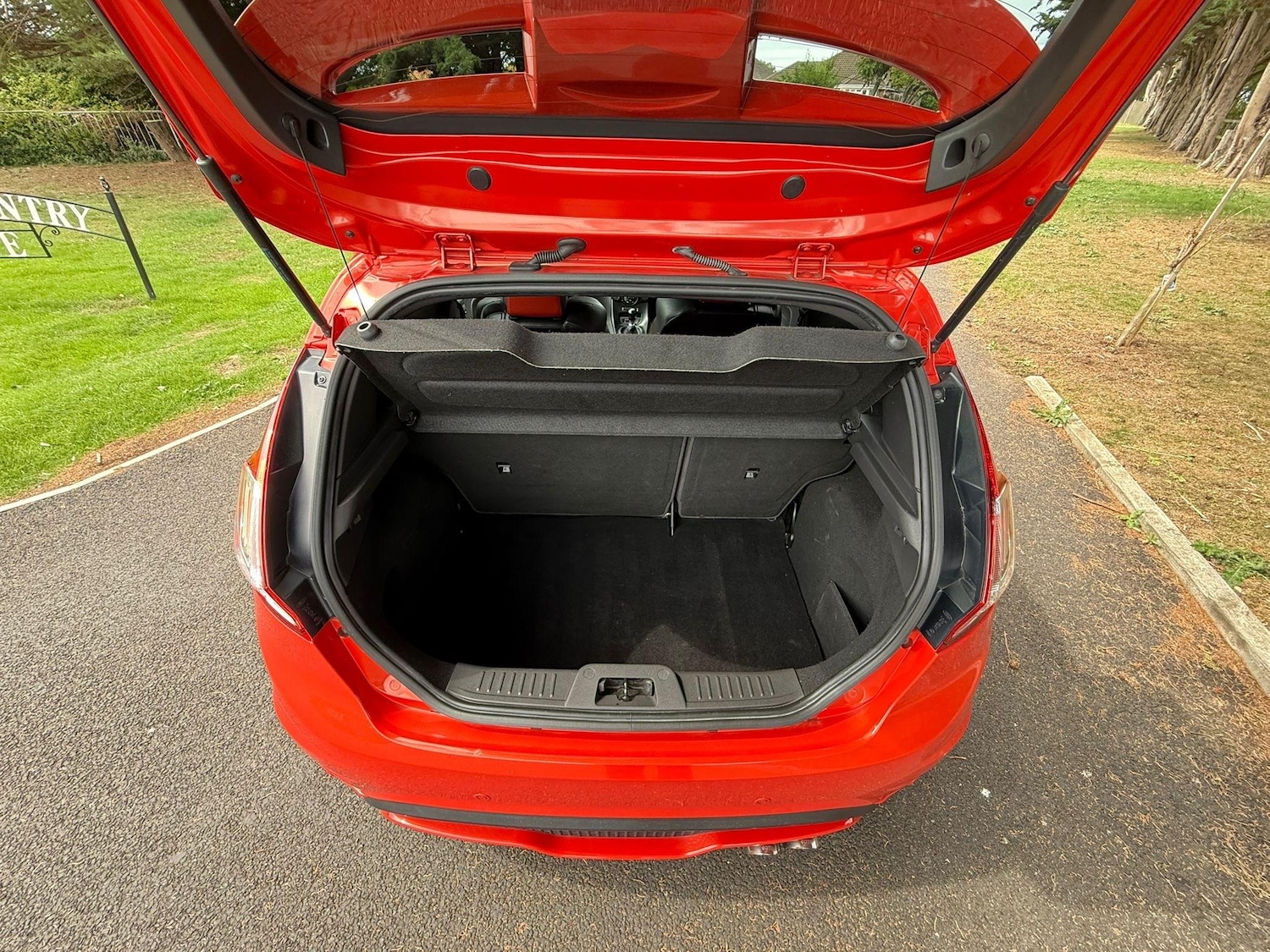 Used Ford Fiesta 2015 for sale - 76689876: Photo 14