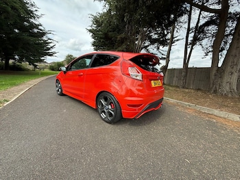 Used Ford Fiesta 2015 for sale - 76689876: Photo