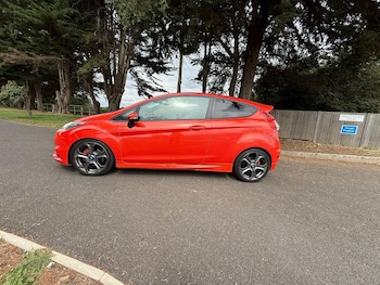 Used Ford Fiesta 2015 for sale - 76689876: Photo