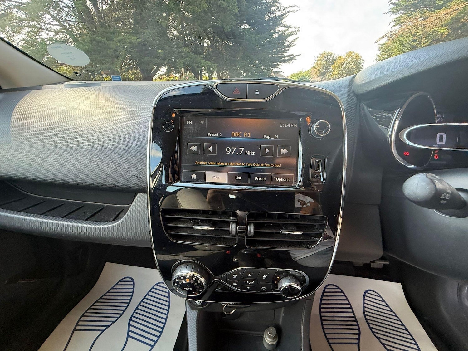 Used Renault Clio 2014 for sale - 76688736: Photo 9