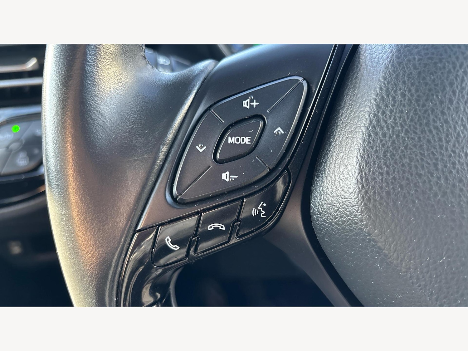 Used Toyota C-HR for sale - 76735486: Photo 24