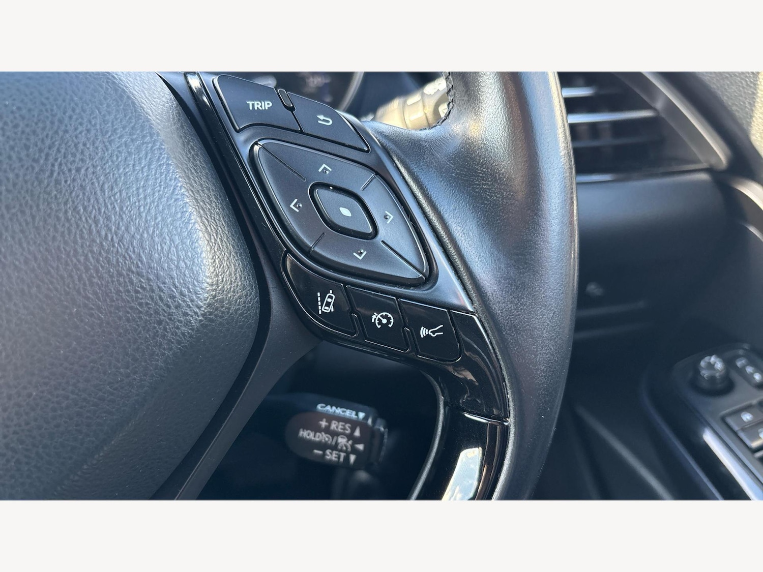 Used Toyota C-HR for sale - 76735486: Photo 25