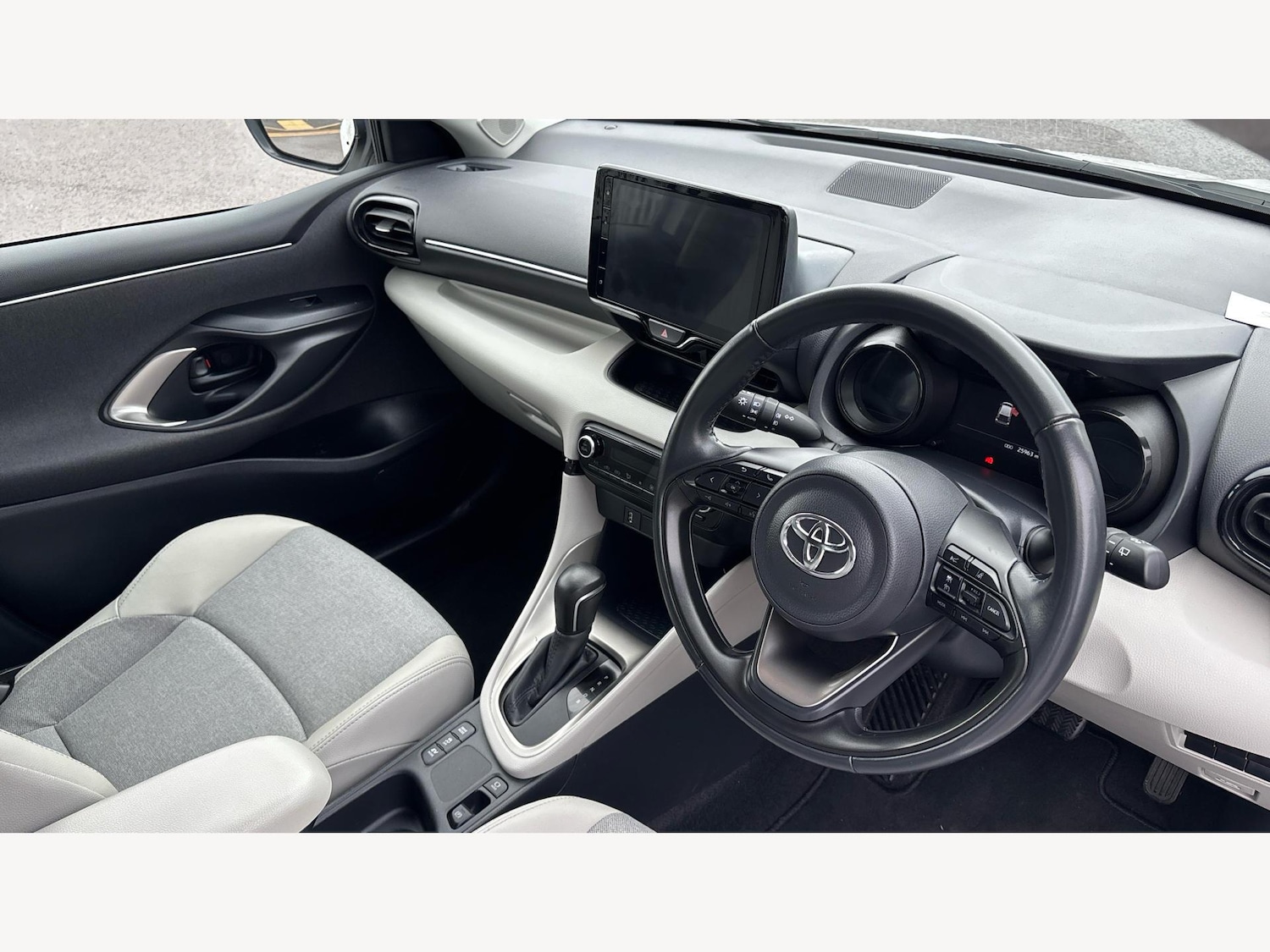 Used Toyota Yaris for sale - 77230502: Photo 13