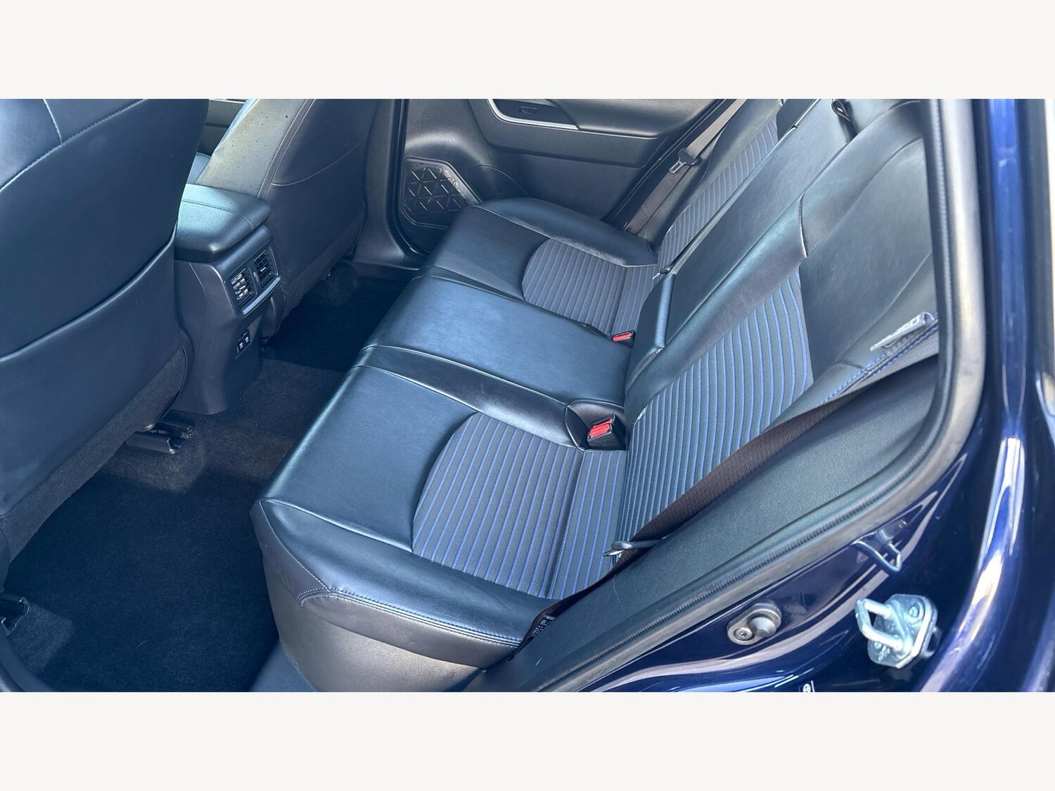 Used Toyota RAV4 2019 for sale - 76952351: Photo 15