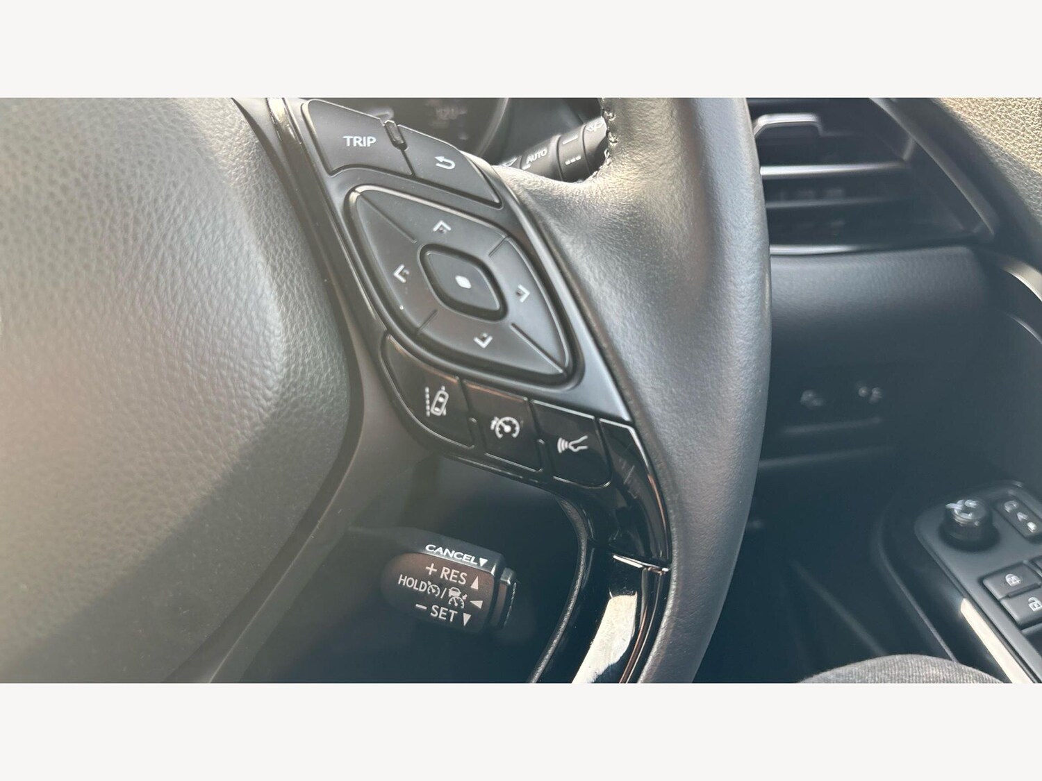 Used Toyota C-HR for sale - 77898323: Photo 25