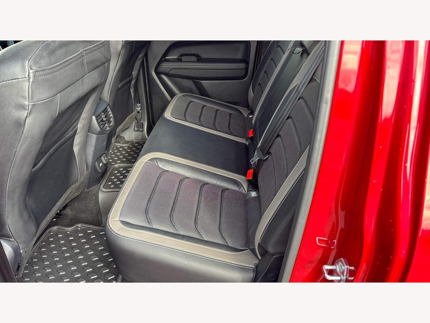 Used Volkswagen Amarok 2024 for sale - 76188658: Photo 15