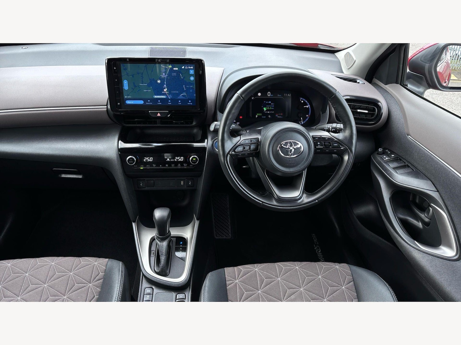 Used Toyota Yaris Cross 2024 for sale - 77839974: Photo 7