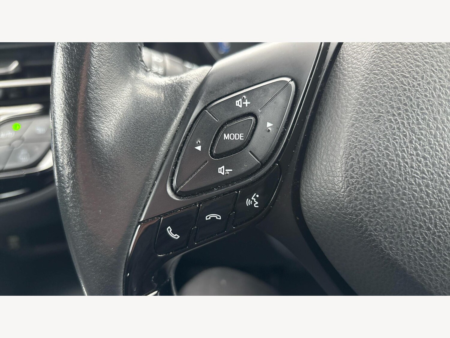 Used Toyota C-HR for sale - 76727193: Photo 24