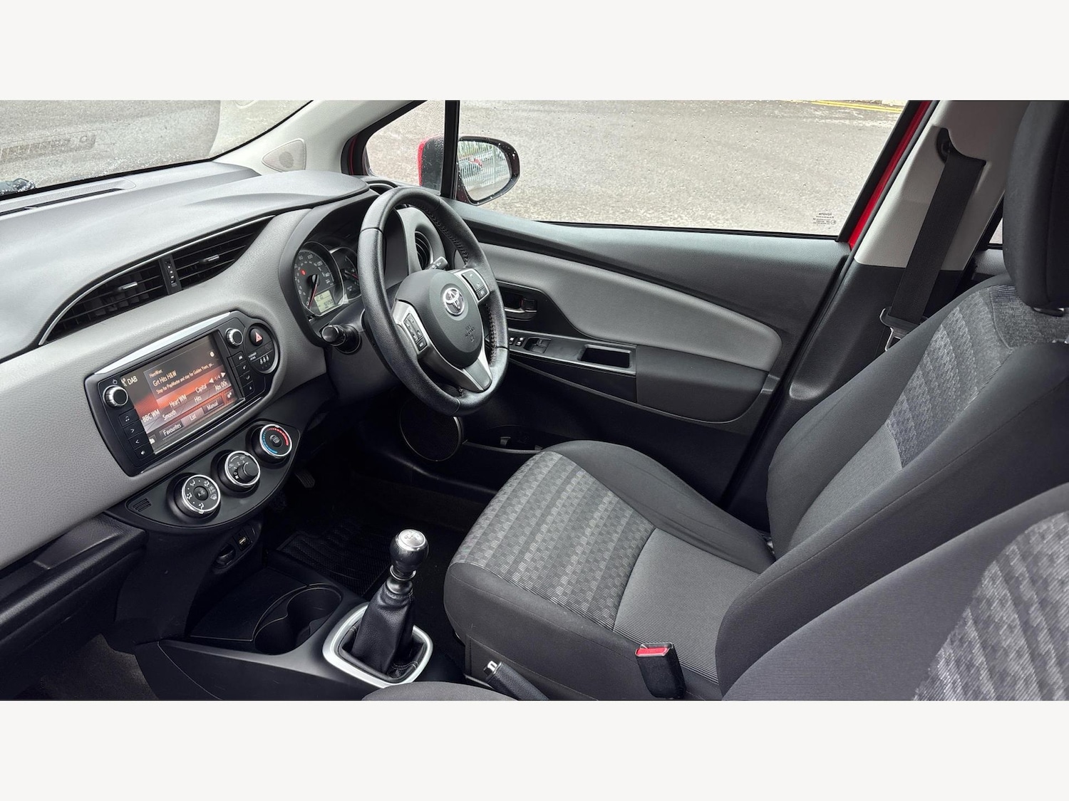 Used Toyota Yaris for sale - 76727641: Photo 12