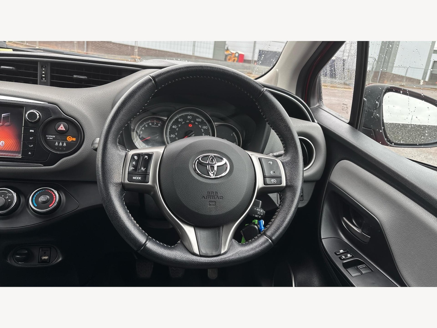 Used Toyota Yaris for sale - 76727641: Photo 8