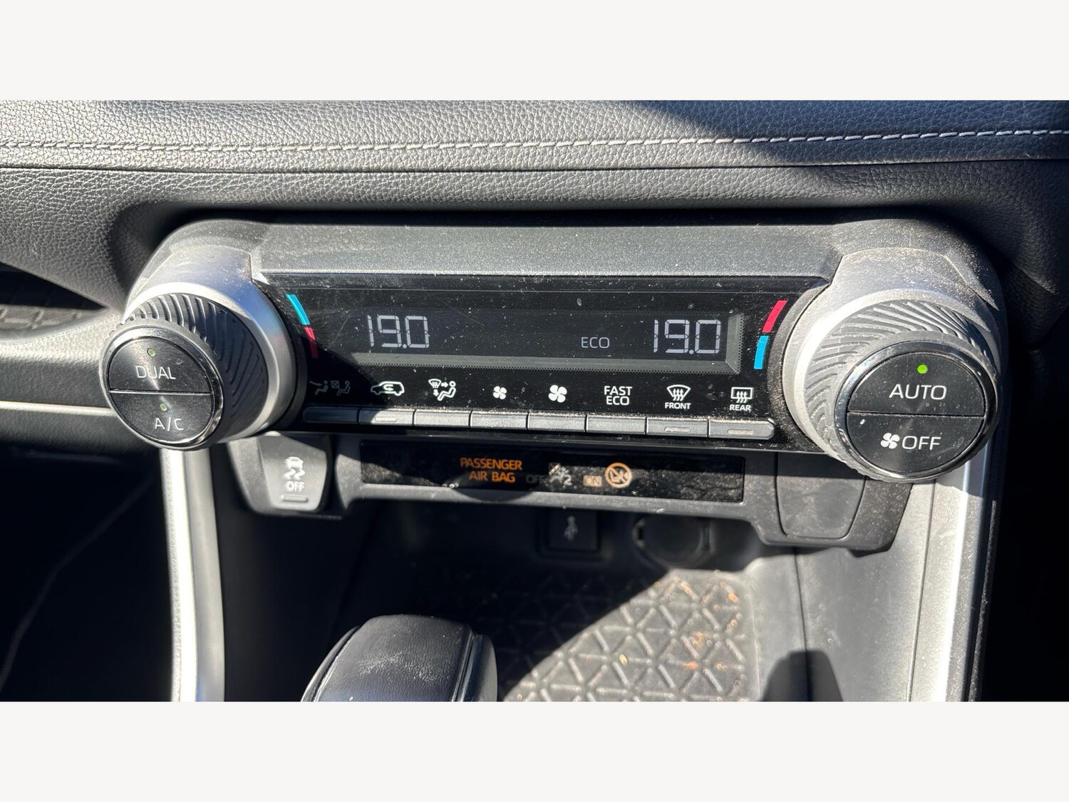 Used Toyota RAV4 2020 for sale - 76151612: Photo 23