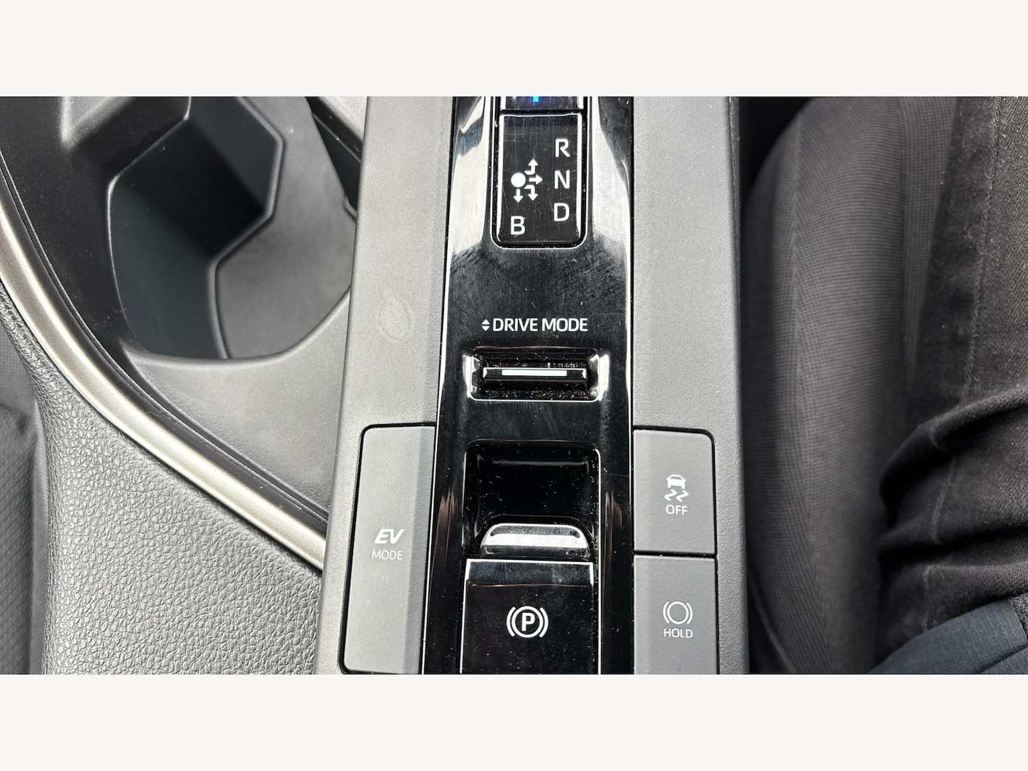 Used Toyota C-HR 2025 for sale - 77175875: Photo 26