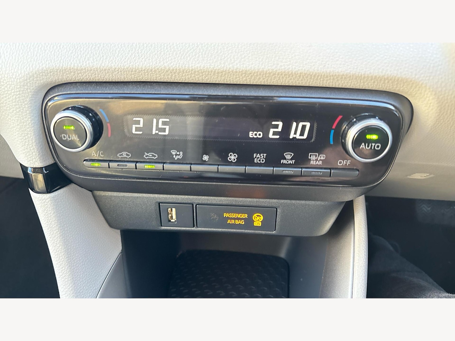 Used Toyota Yaris 2020 for sale - 76952784: Photo 23