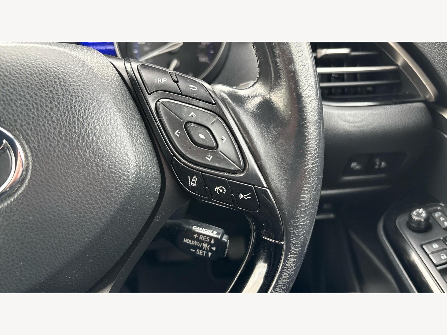 Used Toyota C-HR 2018 for sale - 77722890: Photo 25