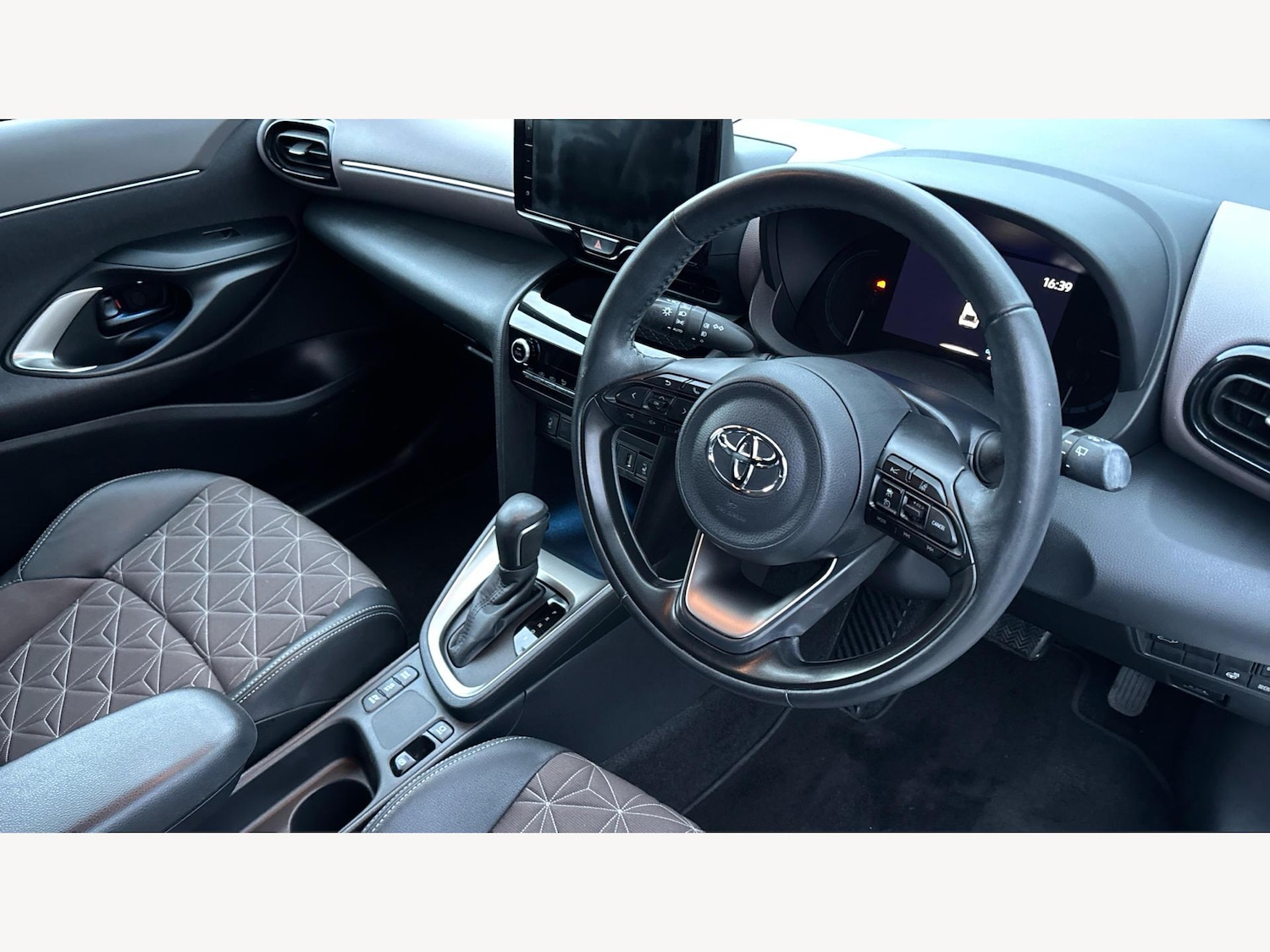 Used Toyota Yaris Cross 2023 for sale - 77066433: Photo 13