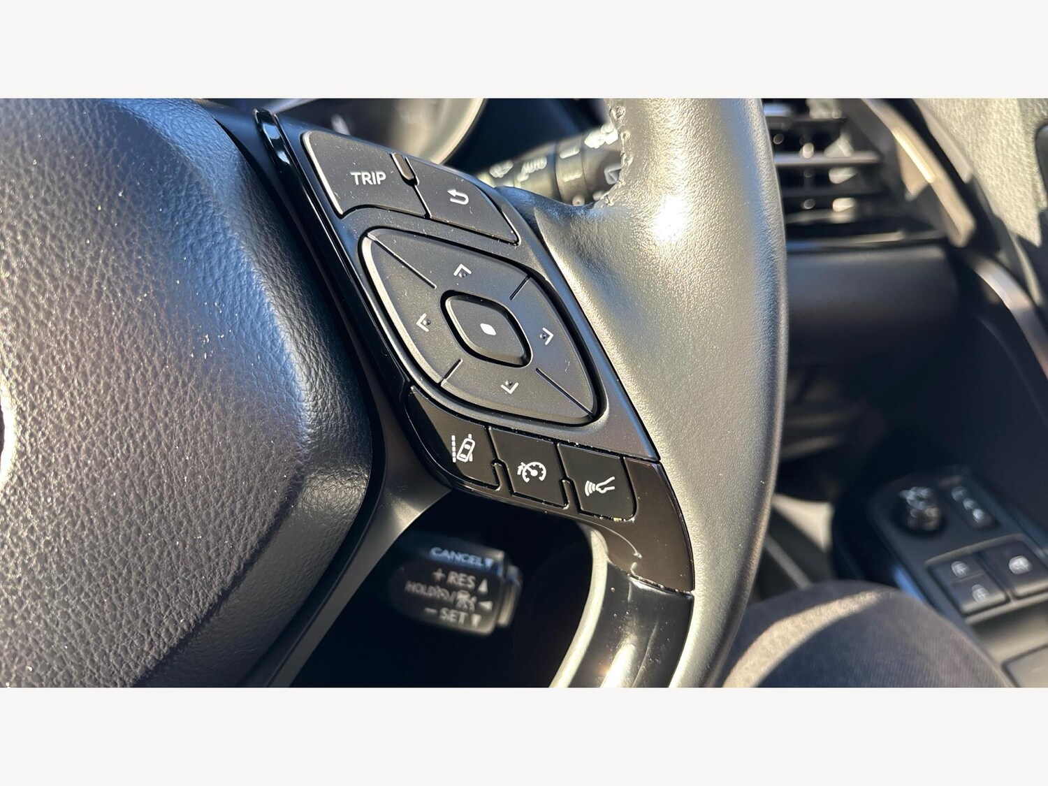 Used Toyota C-HR 2023 for sale - 77066568: Photo 25