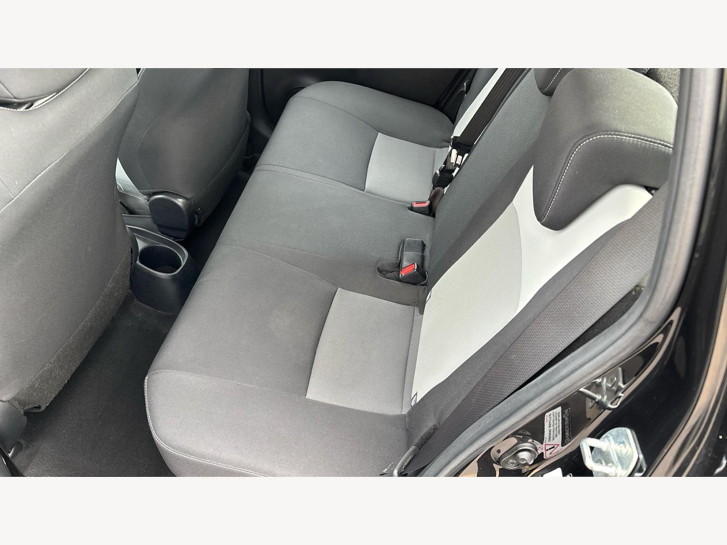 Used Toyota Yaris 2018 for sale - 76513276: Photo 15