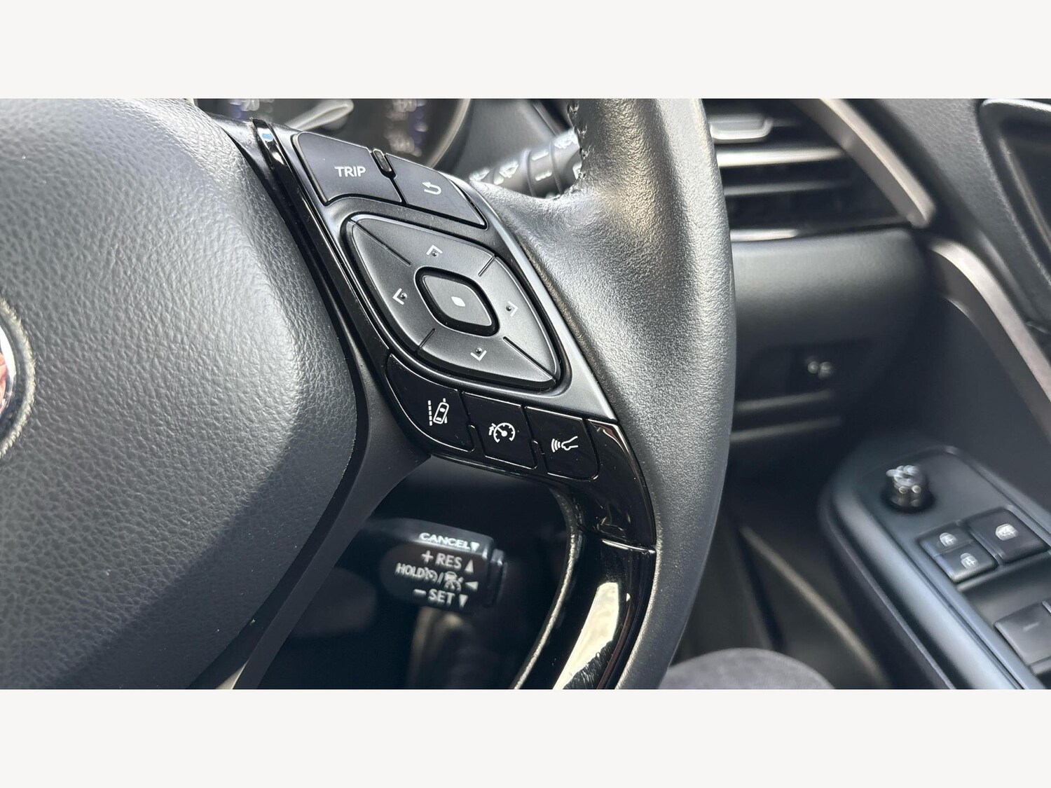 Used Toyota C-HR 2022 for sale - 76336299: Photo 25