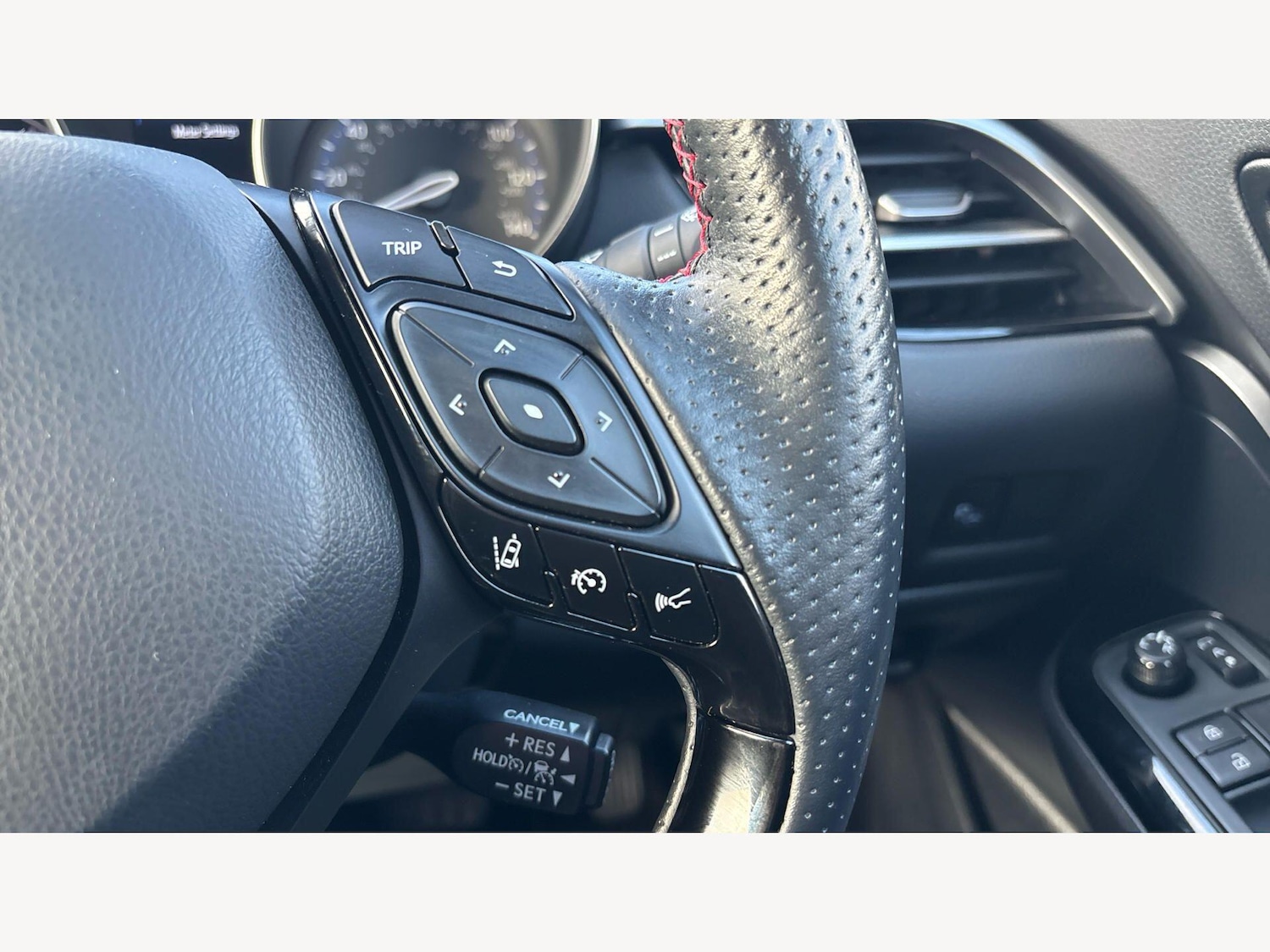 Used Toyota C-HR 2023 for sale - 78072215: Photo 25