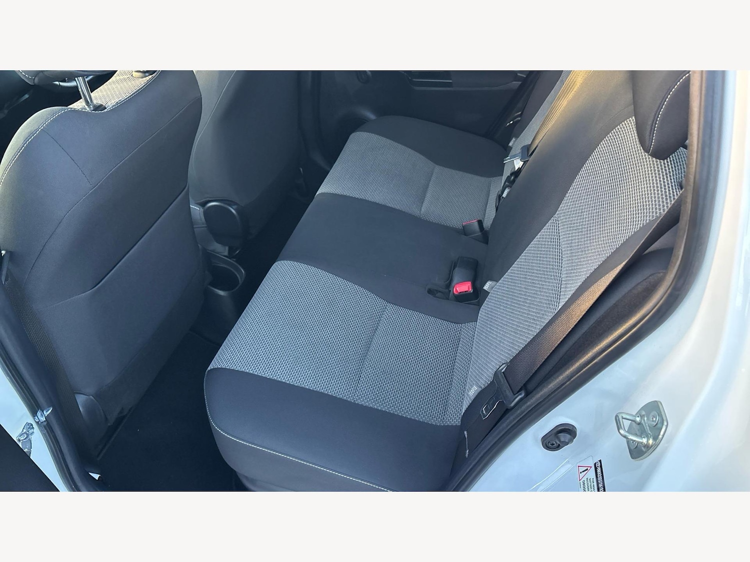 Used Toyota Yaris 2015 for sale - 76824938: Photo 15