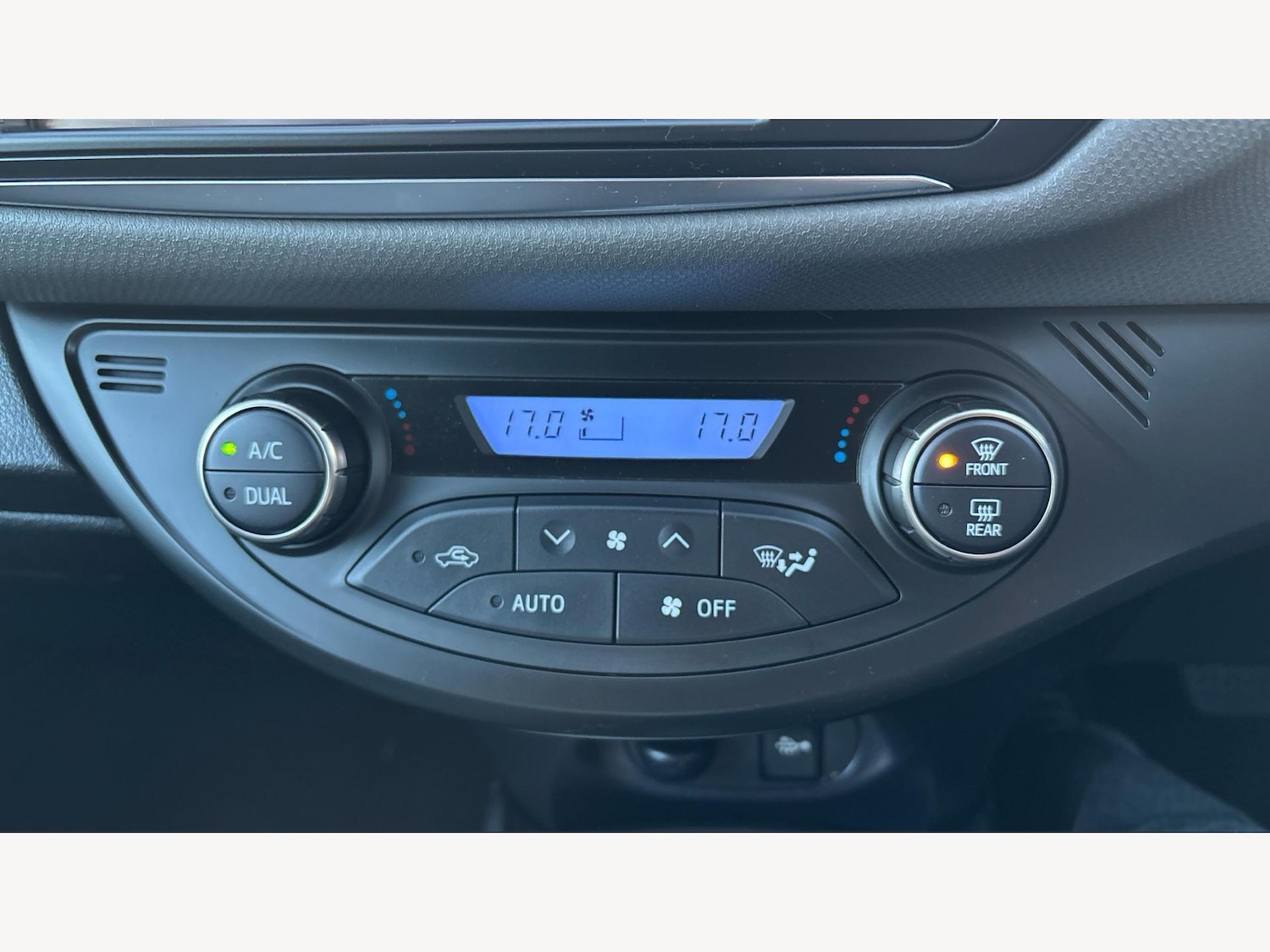 Used Toyota Yaris 2015 for sale - 76824938: Photo 23