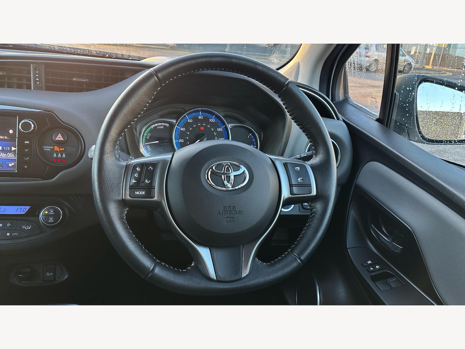 Used Toyota Yaris 2015 for sale - 76824938: Photo 8