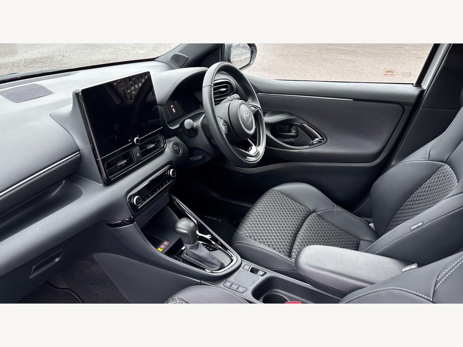 Used Toyota Yaris 2024 for sale - 77645881: Photo 12