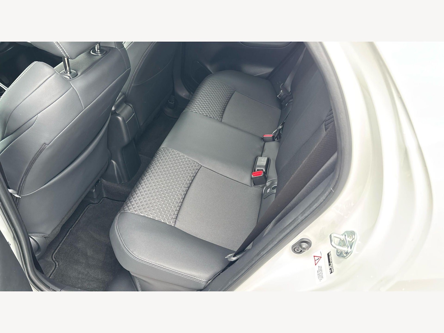 Used Toyota Yaris 2024 for sale - 77645881: Photo 15