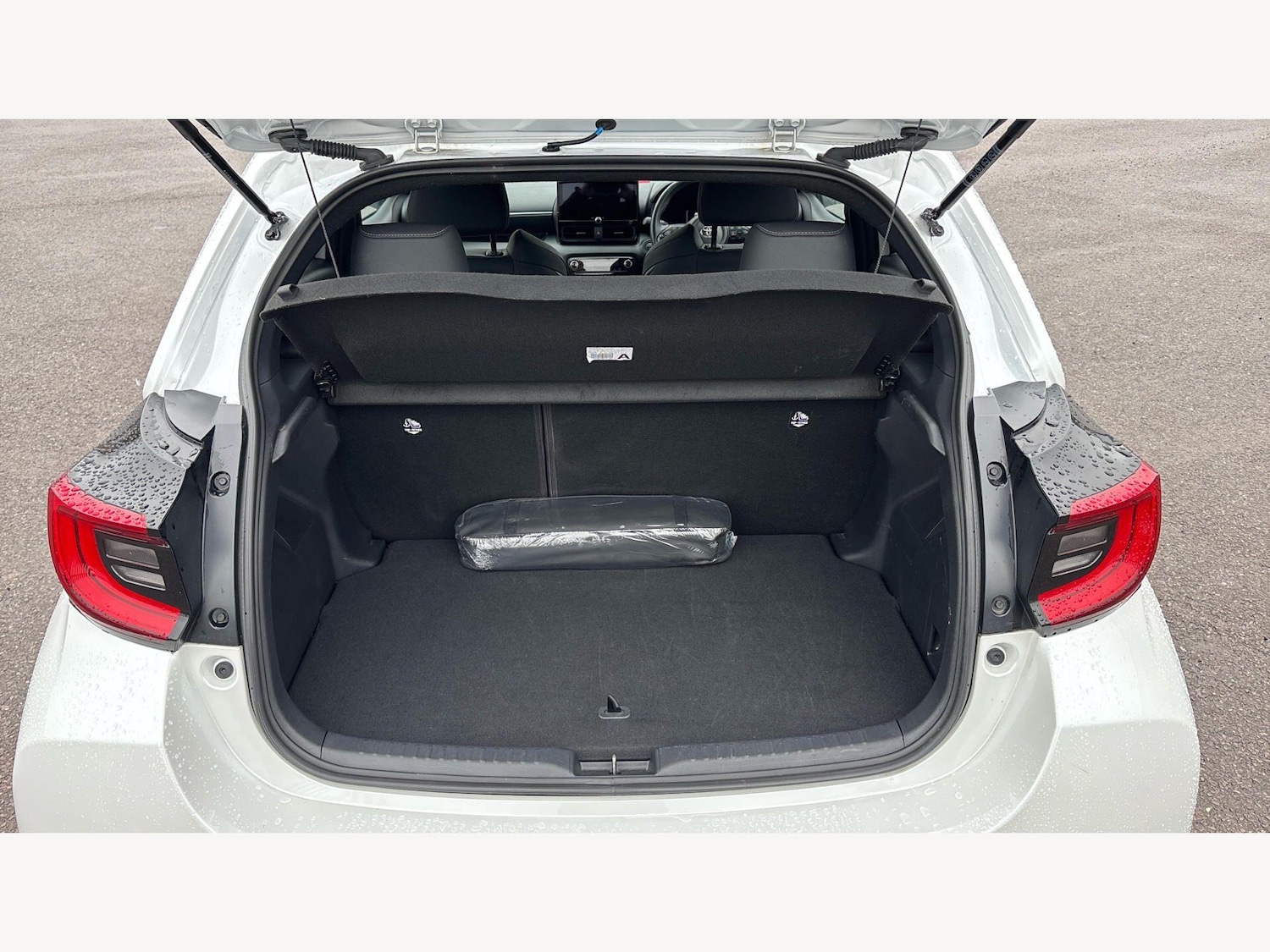 Used Toyota Yaris 2024 for sale - 77645881: Photo 16