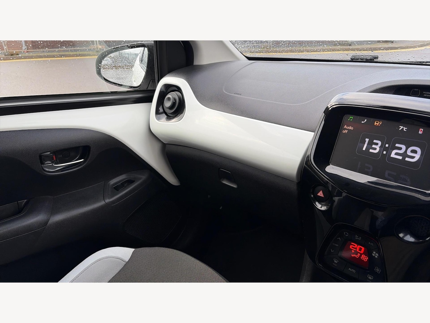 Used Toyota AYGO for sale - 77412056: Photo 29