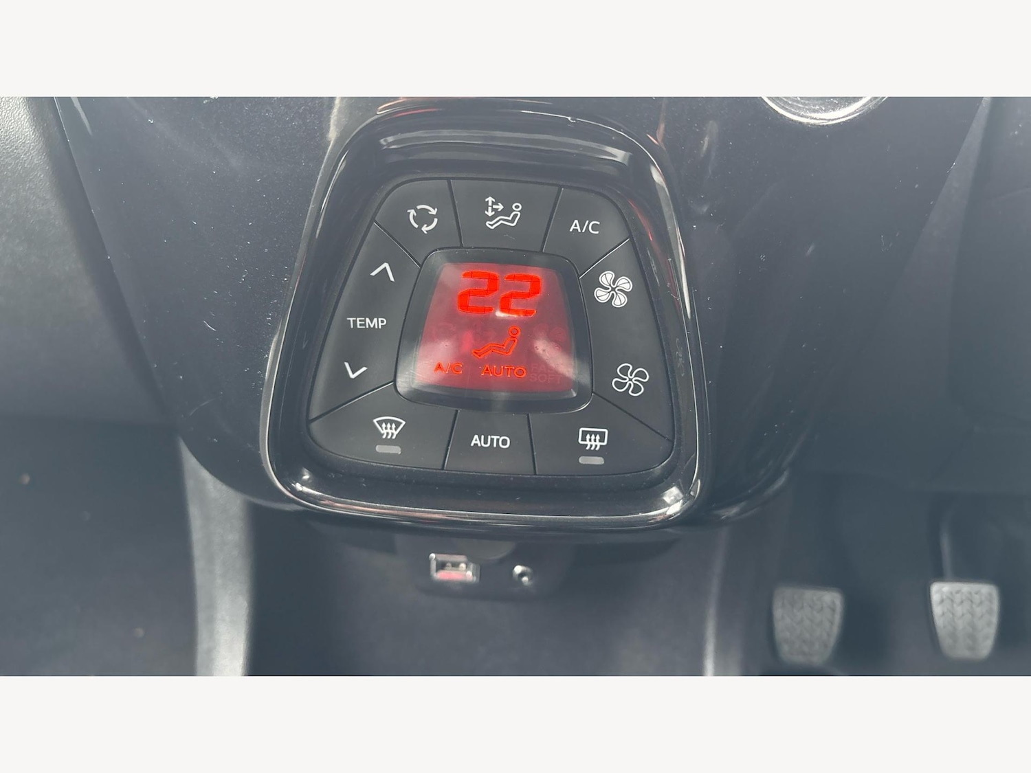 Used Toyota AYGO 2018 for sale - 76457390: Photo 23