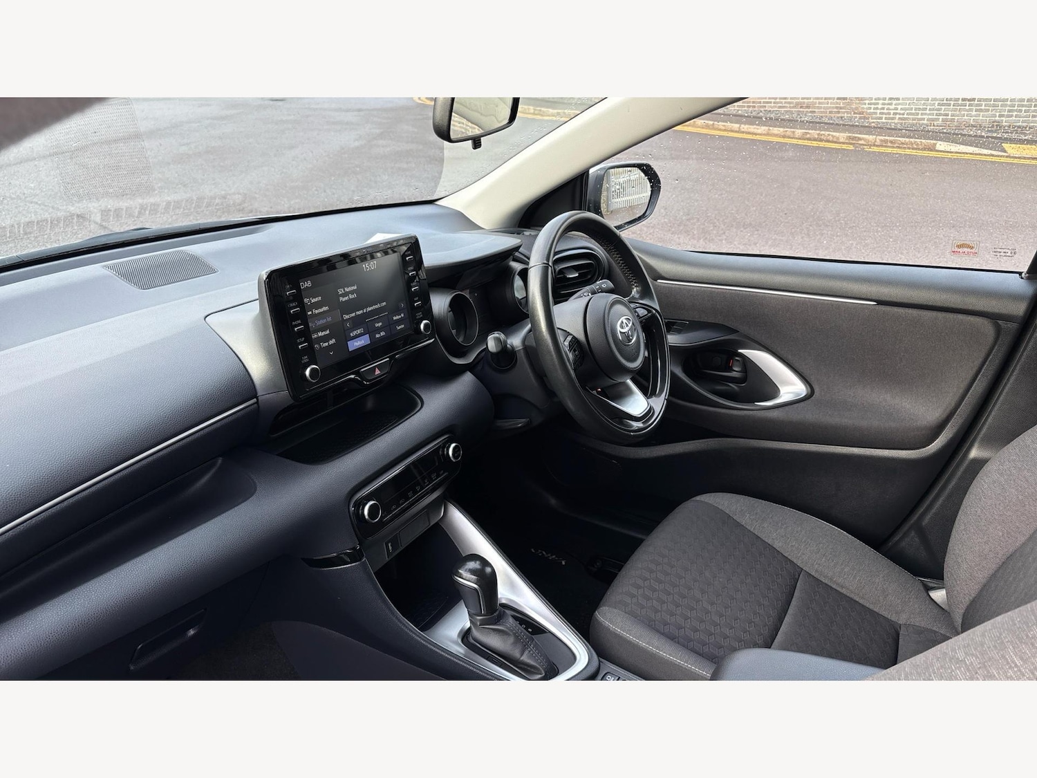 Used Toyota Yaris 2022 for sale - 76702424: Photo 12