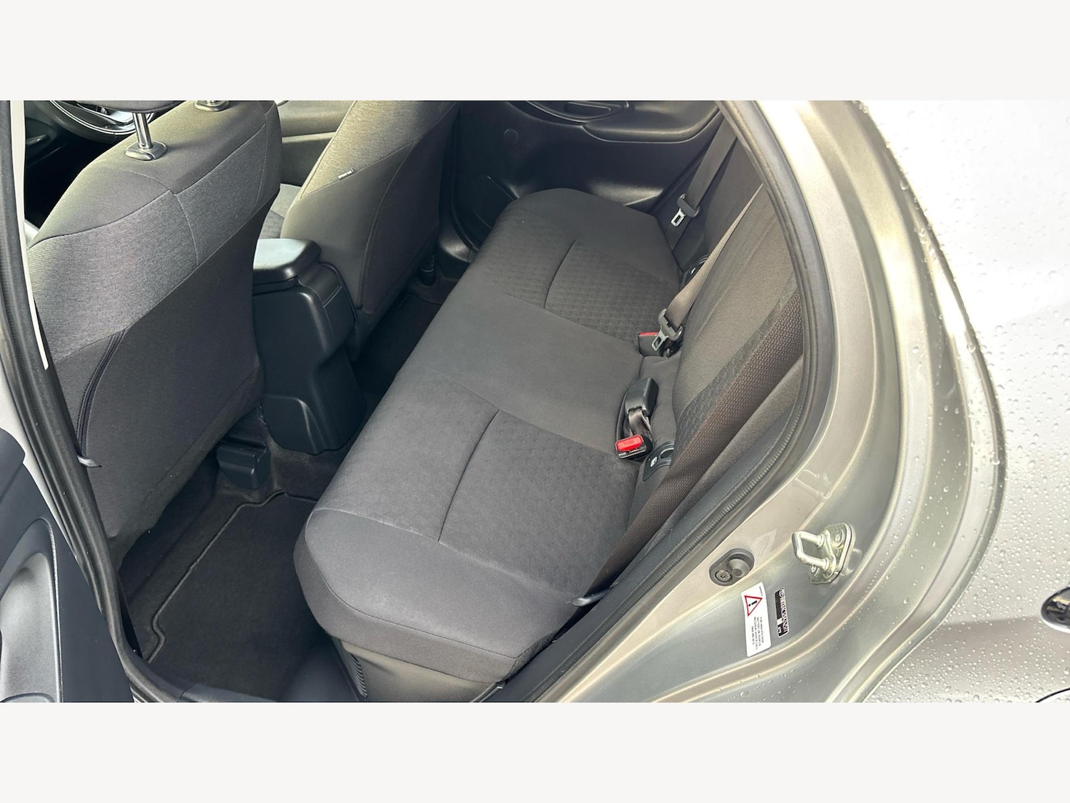 Used Toyota Yaris 2022 for sale - 76702424: Photo 15