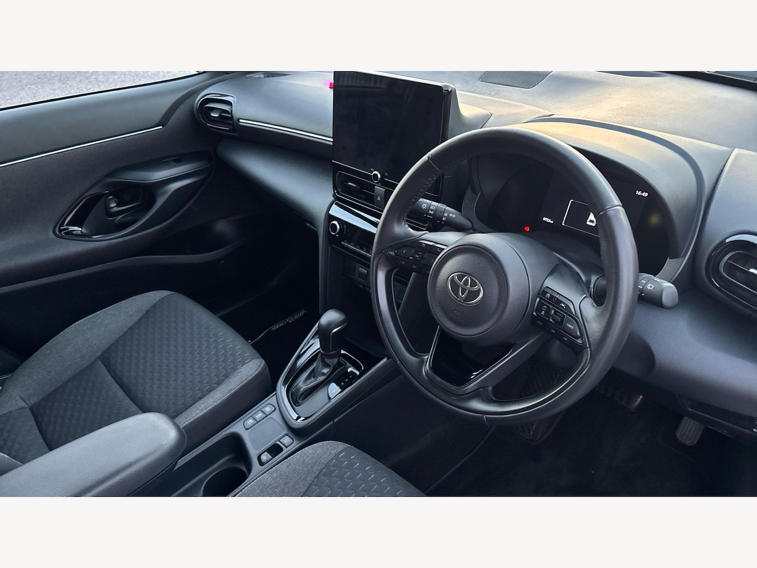 Used Toyota Yaris Cross 2025 for sale - 77549444: Photo 13