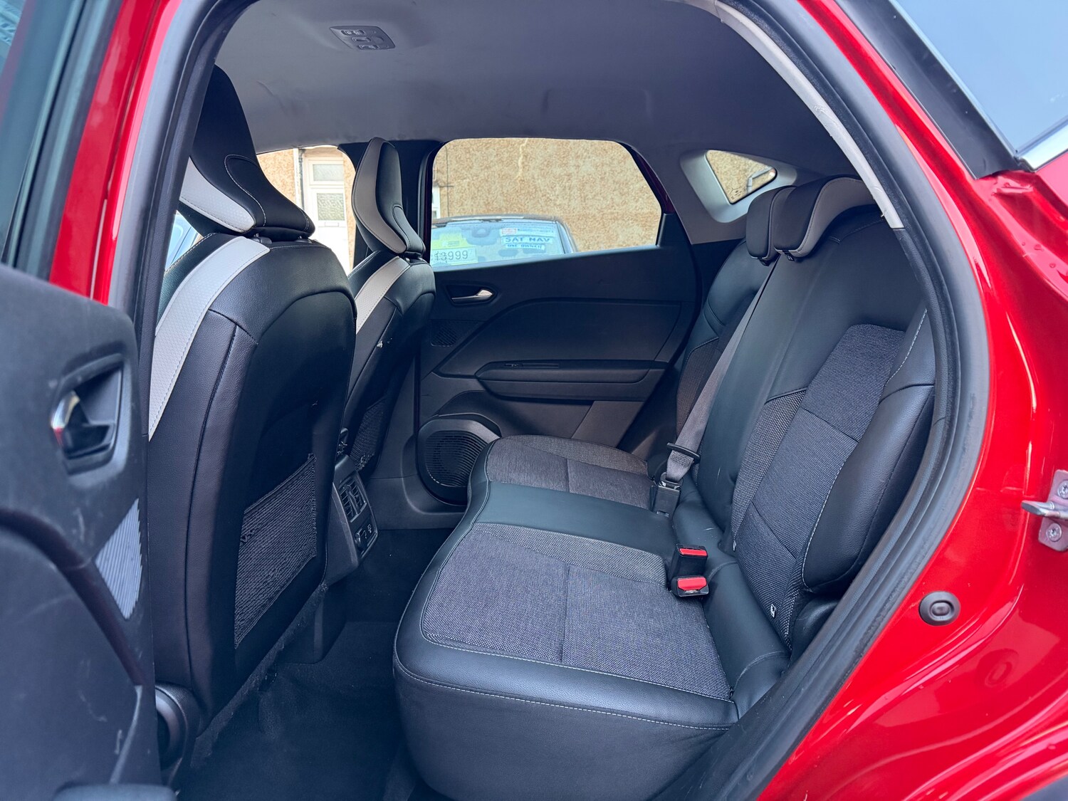 Used Renault Captur 2024 for sale - 76557823: Photo 11