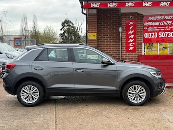 Used Volkswagen T-Roc 2022 for sale - 77650442: Photo
