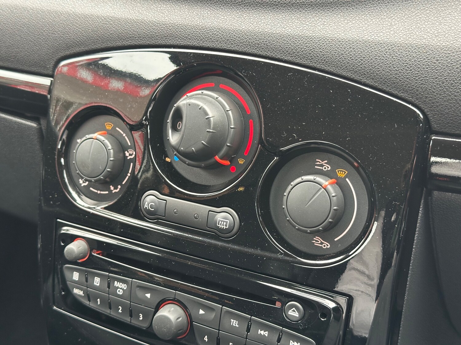 Used Renault Clio 2012 for sale - 75283567: Photo 28