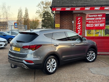Used Hyundai Santa Fe 2017 for sale - 76581221: Photo
