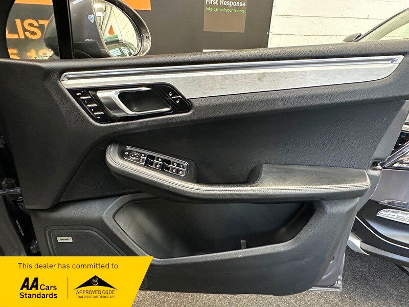 Used Porsche Macan 2014 for sale - 76520892: Photo 40