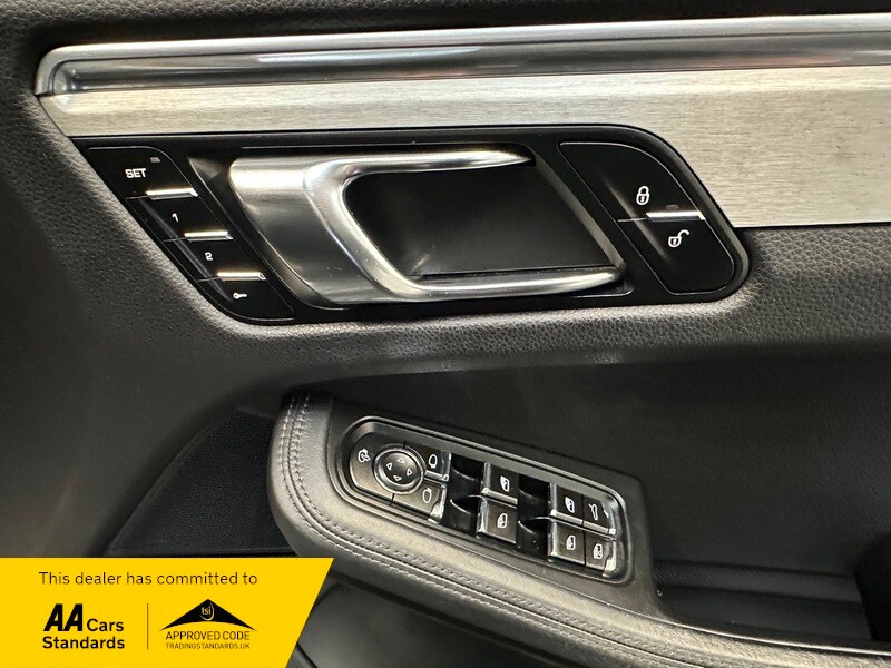 Used Porsche Macan 2014 for sale - 76520892: Photo 41