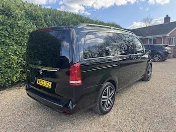 Used Mercedes-Benz V-Class 2022 for sale - 77891841: Photo