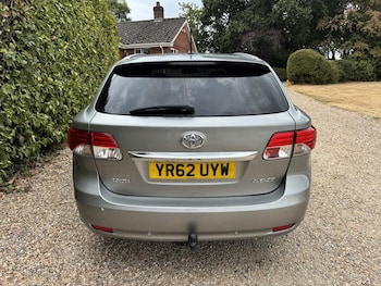 Used Toyota Avensis 2012 for sale - 79543907: Photo