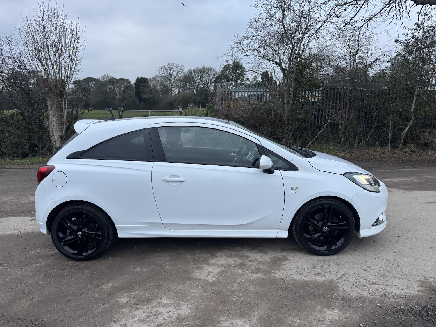 Used Vauxhall Corsa 2016 for sale - 77036954: Photo 2
