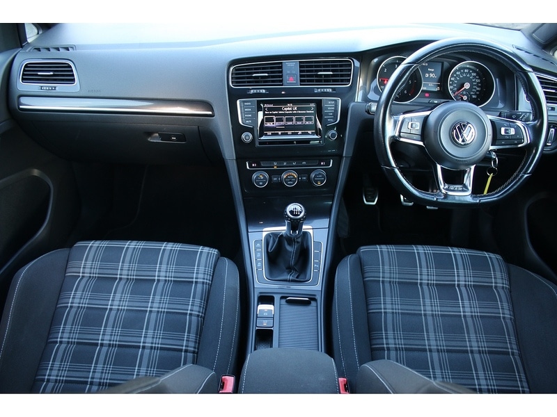 Used Volkswagen Golf 2015 for sale - 76844678: Photo 2